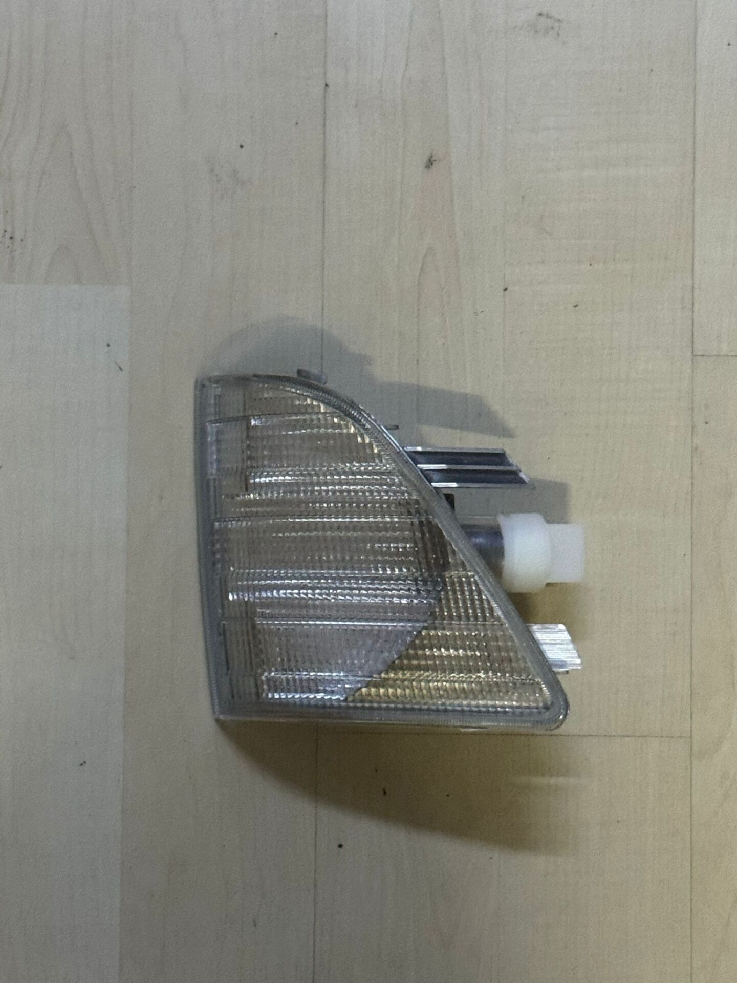 SPRINTER 312 ESKİ MODEL SAĞ ÖN SİNYAL 520927